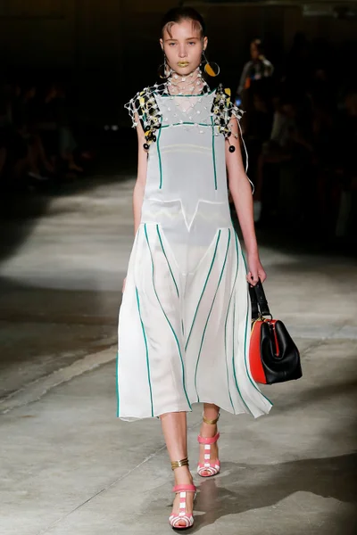 Look 29